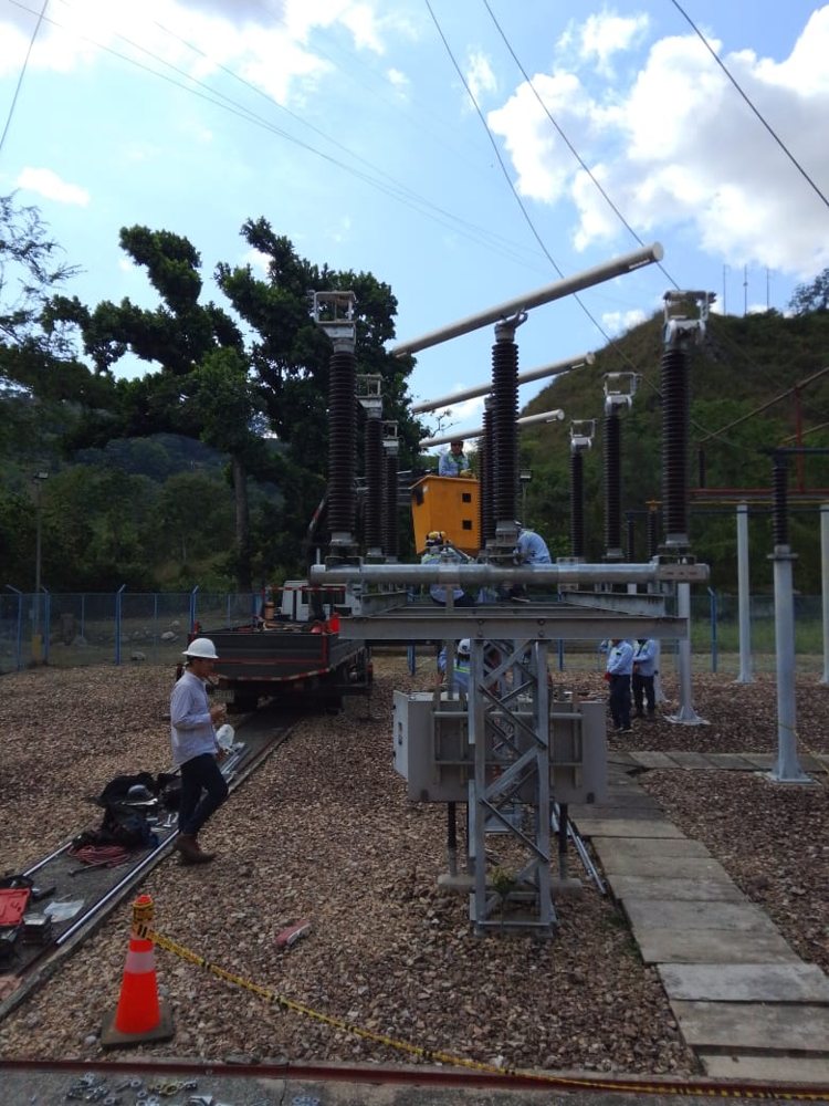 Herrajes y montaje del seccionador de barra 115 kV