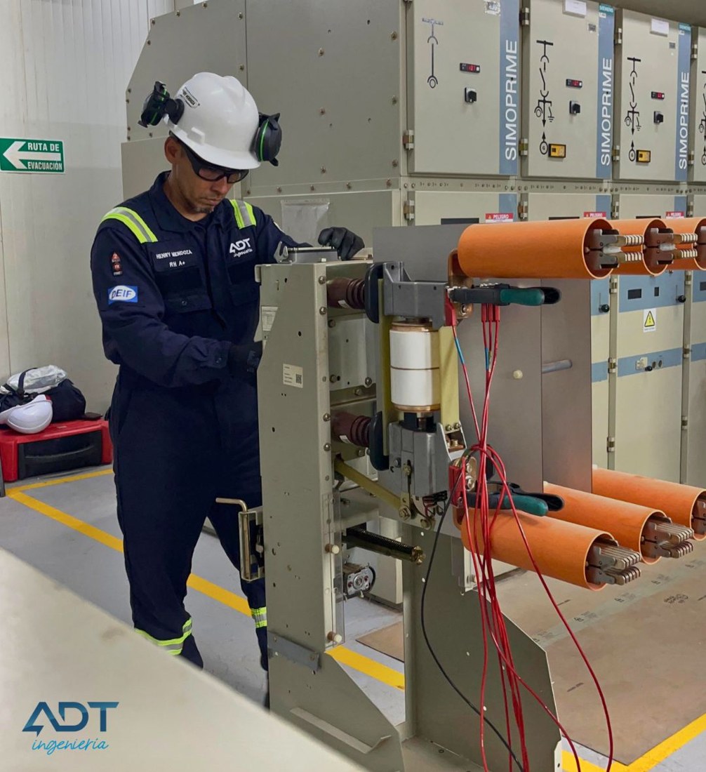 Pruebas a celdas de media tensión SIMOPRIME por técnico de ADT